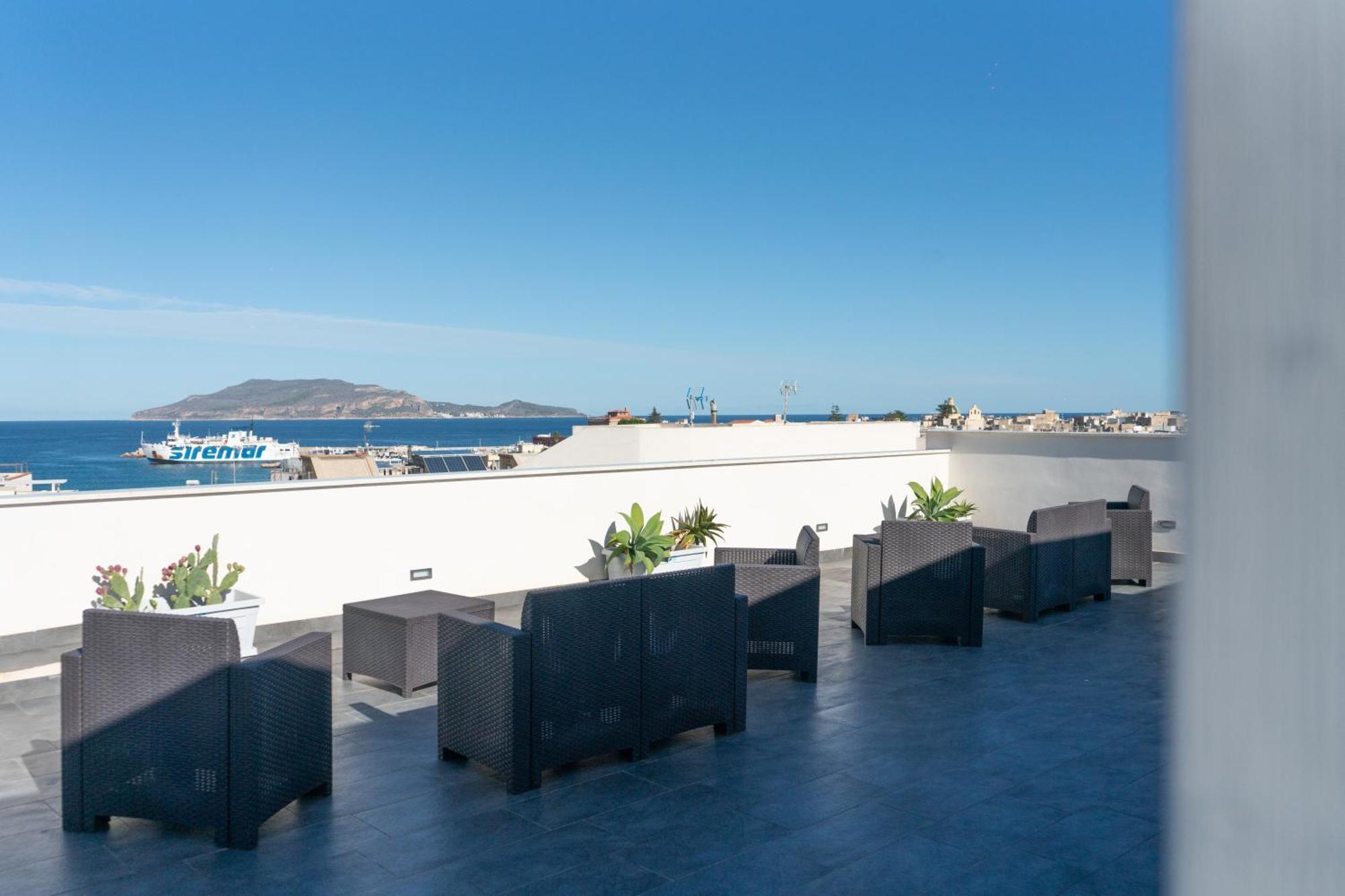 Ponente & Maestro Rooms Favignana Exteriör bild