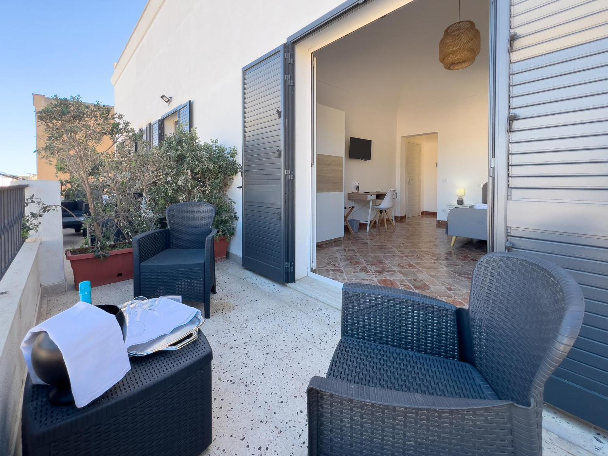 Ponente & Maestro Rooms Favignana Exteriör bild