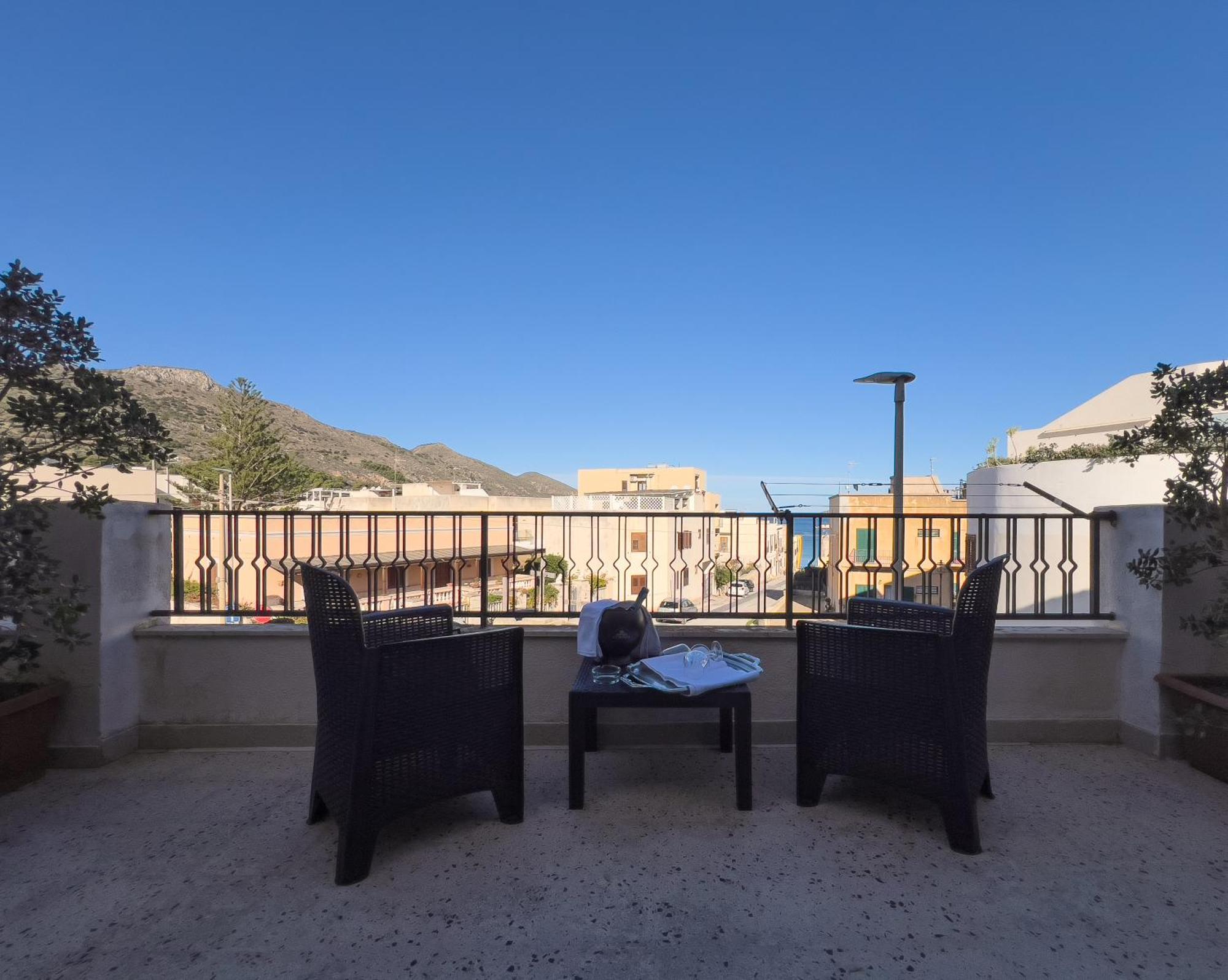 Ponente & Maestro Rooms Favignana Exteriör bild